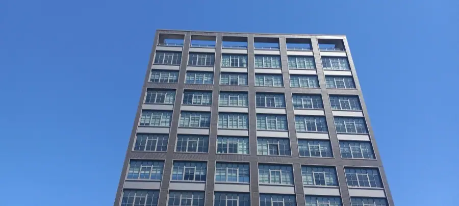 187 Kent Ave, 703
